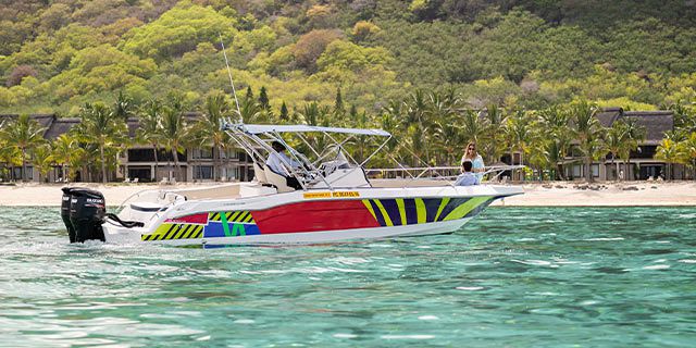 Exclusive sunset cocktail on speedboat black river (2)